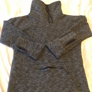 Sweatshirt with tall collar.